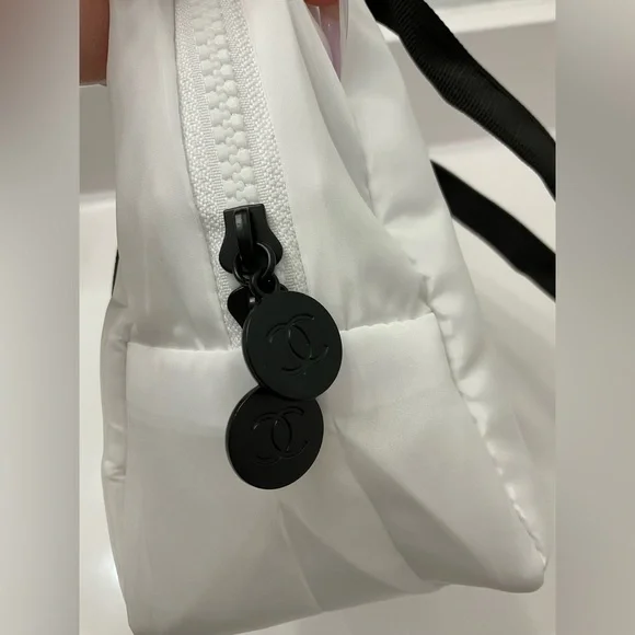 NIP CHANEL Beauty Tote Pouch - Picture 5 of 8